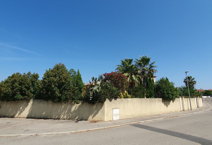 Image No.17-4 Bed Property for sale