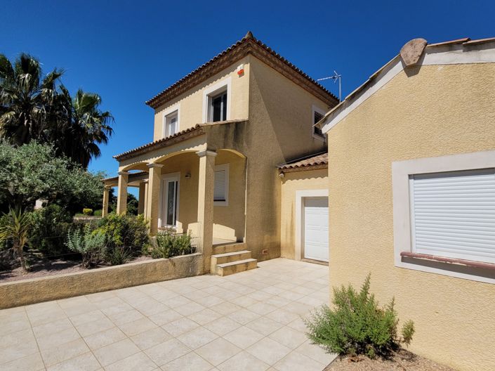 Image No.4-4 Bed Property for sale