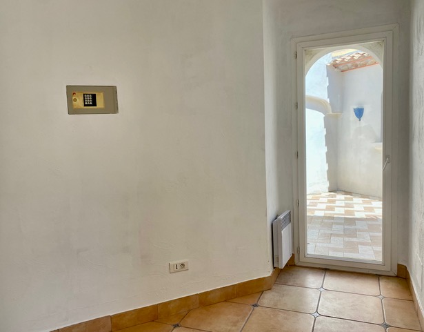 Image No.15-3 Bed Property for sale