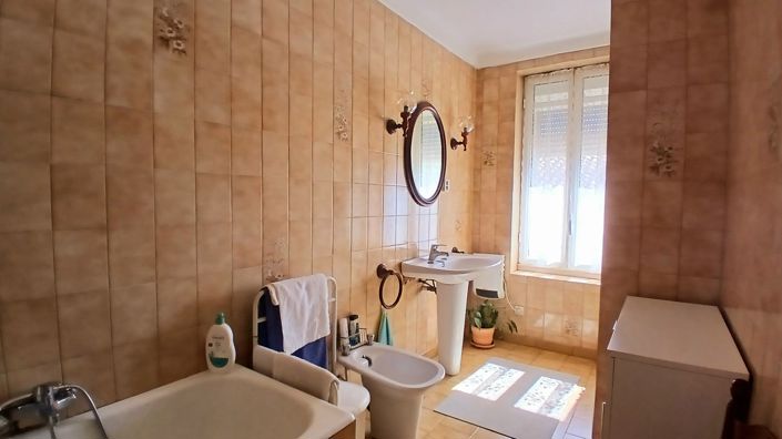 Image No.23-5 Bed House for sale