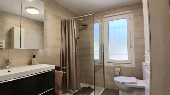 Image No.12-5 Bed House for sale