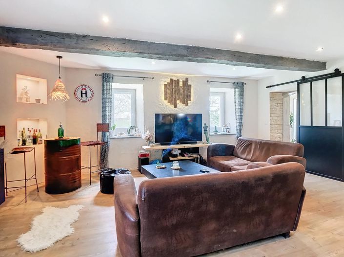 Image No.22-5 Bed Commercial for sale