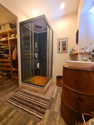 Image No.30-5 Bed Commercial for sale