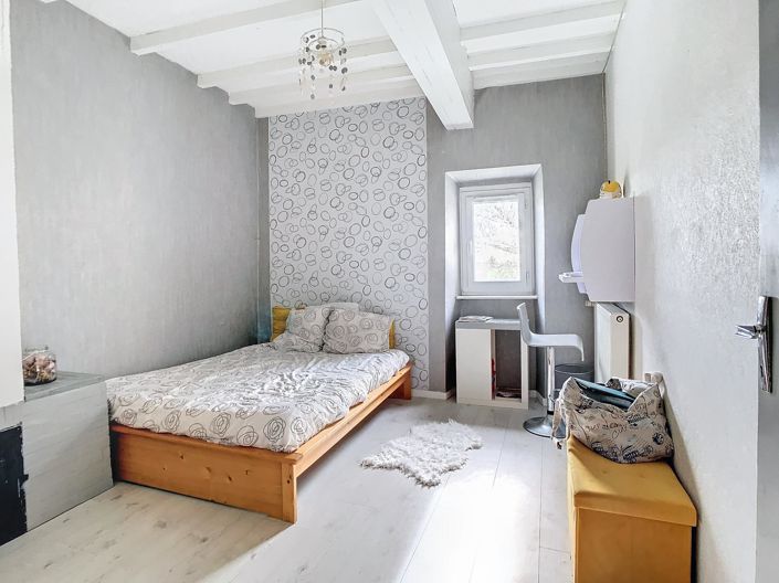 Image No.35-5 Bed Commercial for sale