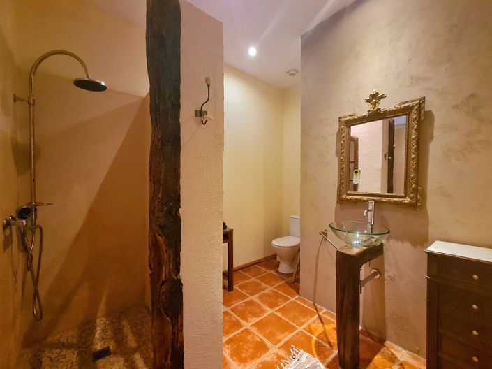 Image No.42-5 Bed Commercial for sale