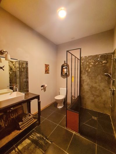 Image No.48-5 Bed Commercial for sale