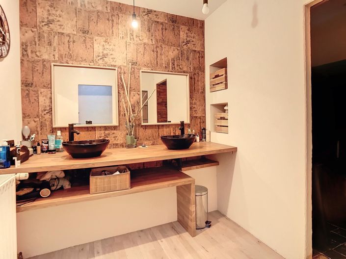 Image No.47-5 Bed Commercial for sale