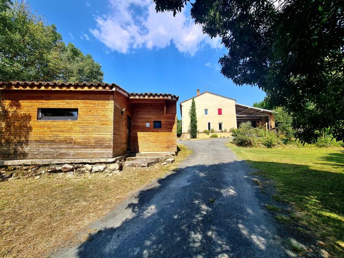 Image No.5-5 Bed Commercial for sale