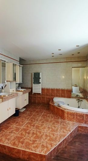 Image No.21-3 Bed House for sale