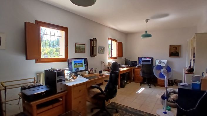 Image No.20-4 Bed Property for sale