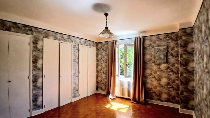 Image No.17-4 Bed Property for sale