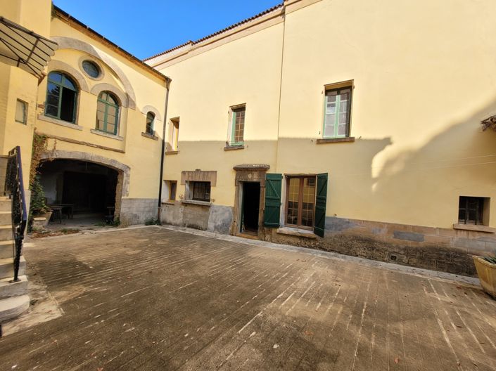 Image No.9-6 Bed Property for sale