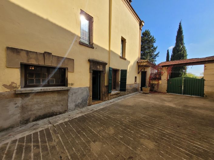 Image No.10-6 Bed Property for sale