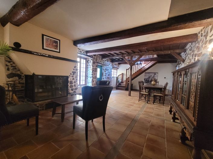 Image No.14-6 Bed Property for sale