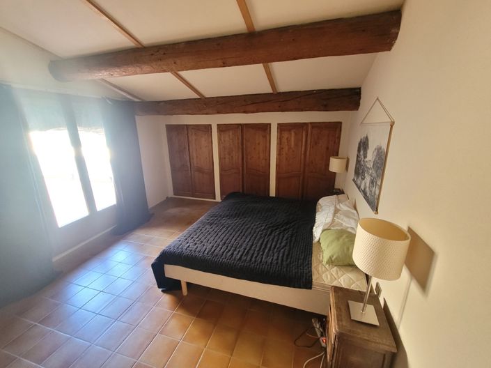 Image No.16-6 Bed Property for sale