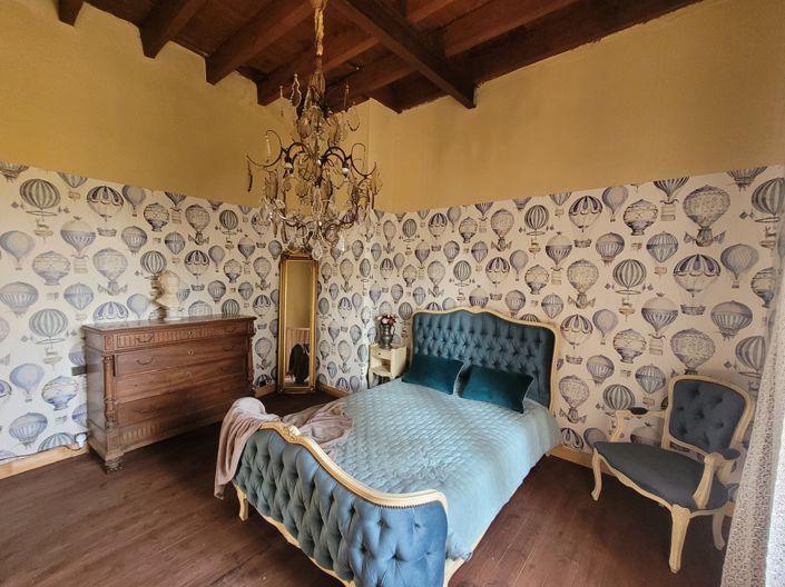 Image No.17-6 Bed Property for sale