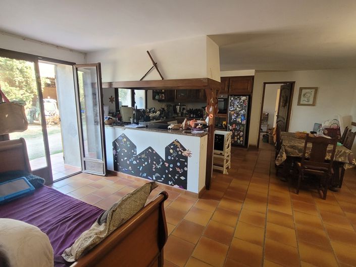 Image No.23-6 Bed Property for sale