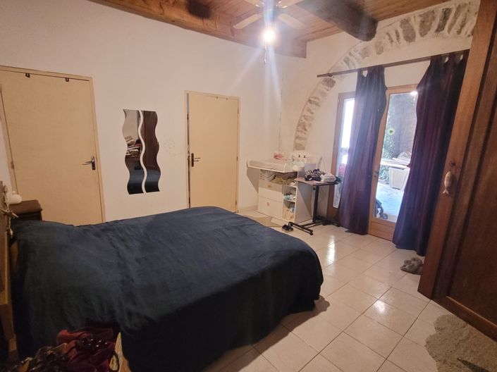 Image No.24-6 Bed Property for sale