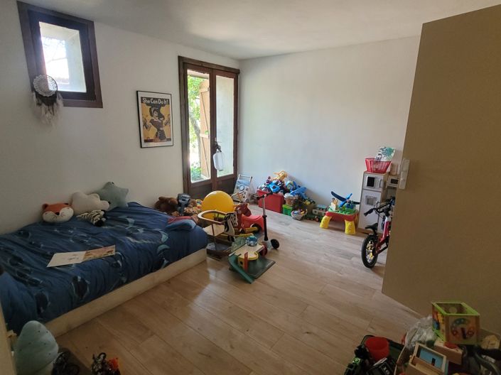 Image No.26-6 Bed Property for sale