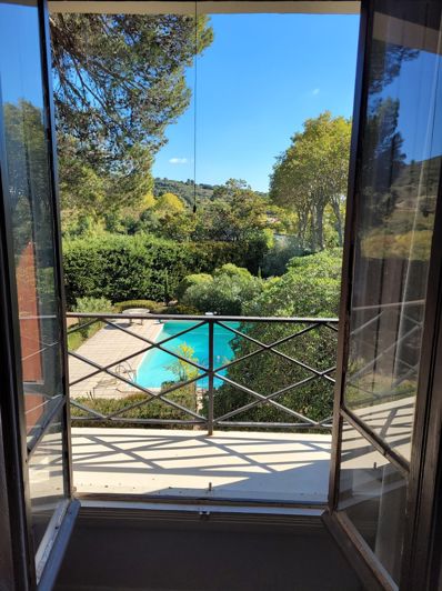 Image No.15-6 Bed Property for sale