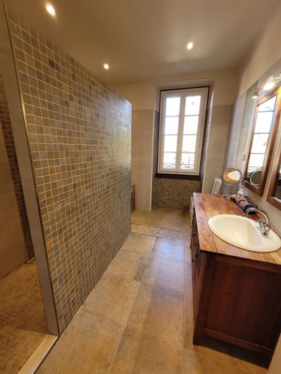 Image No.25-6 Bed Property for sale