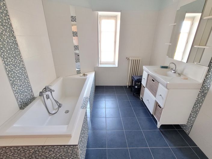 Image No.22-6 Bed Property for sale