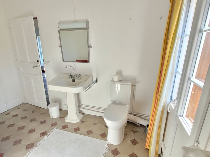 Image No.24-6 Bed Property for sale