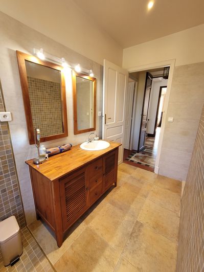 Image No.26-6 Bed Property for sale