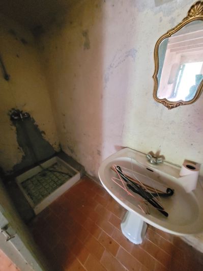 Image No.10-2 Bed House for sale