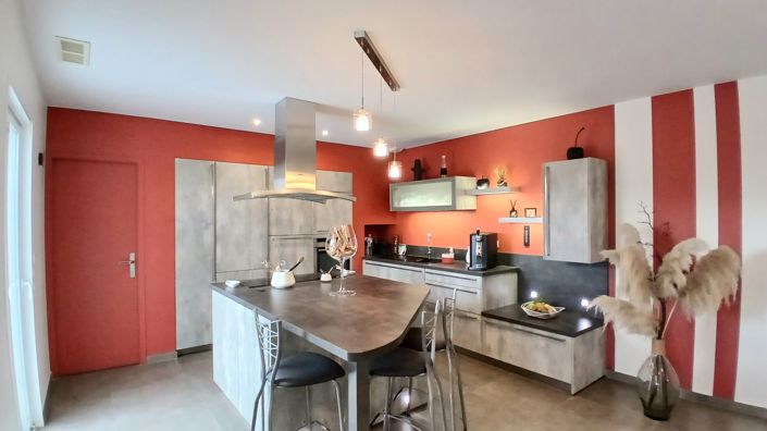 Image No.12-4 Bed Property for sale