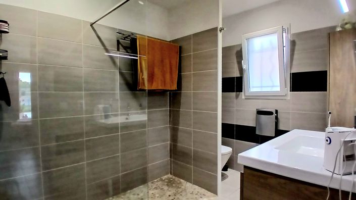 Image No.21-4 Bed Property for sale