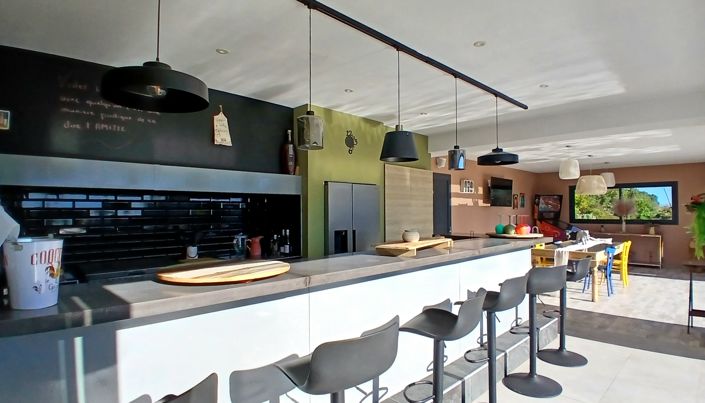 Image No.10-4 Bed Property for sale