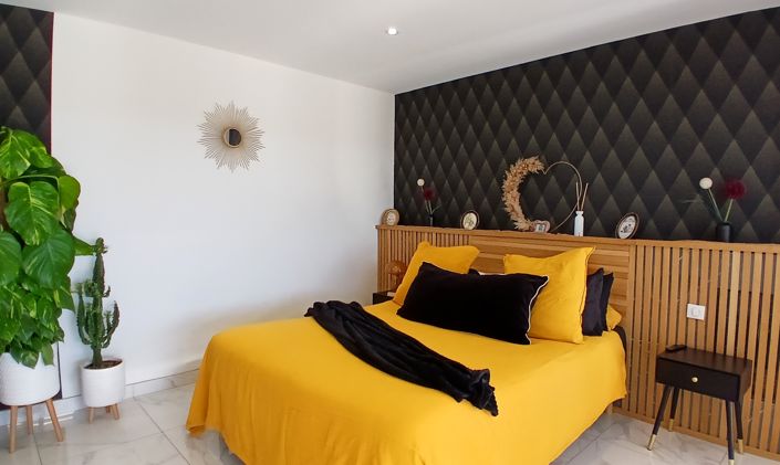 Image No.20-4 Bed Property for sale