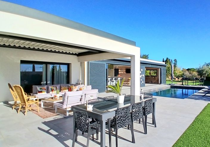 Image No.4-4 Bed Property for sale