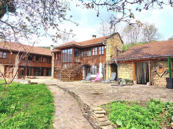 Image No.1-4 Bed House for sale