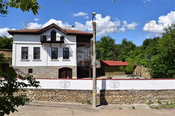 Image No.1-5 Bed House for sale