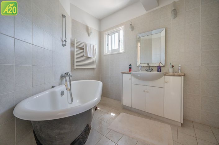 Image No.26-3 Bed Villa for sale