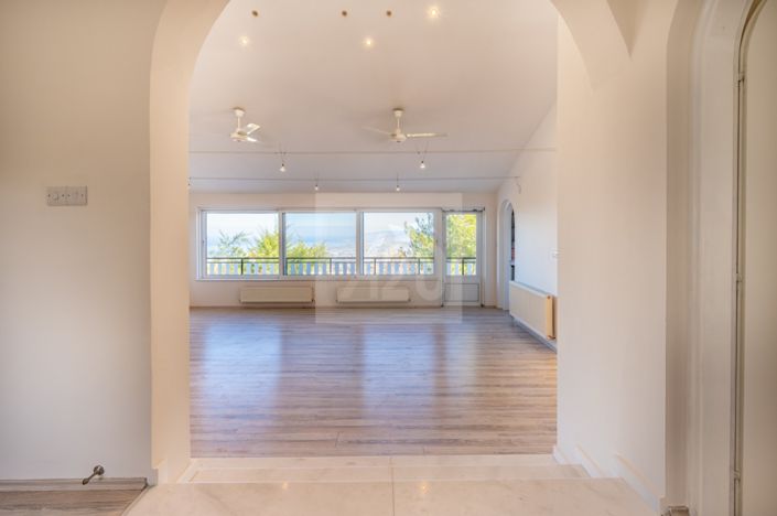 Image No.9-4 Bed Villa for sale