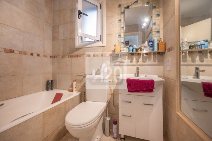 Image No.25-2 Bed Bungalow for sale