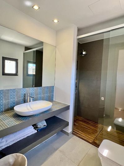 Image No.25-6 Bed Villa for sale