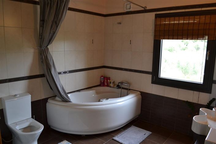 Image No.25-4 Bed House for sale