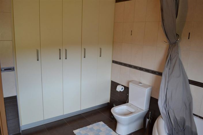 Image No.26-4 Bed House for sale