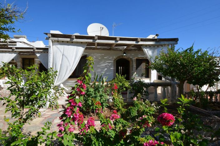 Image No.12-9 Bed Bungalow for sale