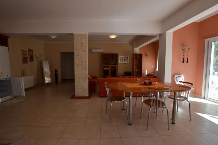 Image No.19-9 Bed Bungalow for sale