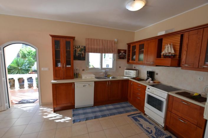 Image No.21-9 Bed Bungalow for sale