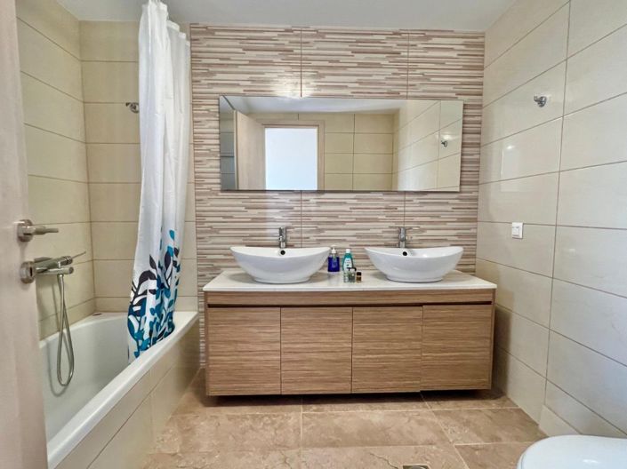 Image No.6-2 Bed House for sale