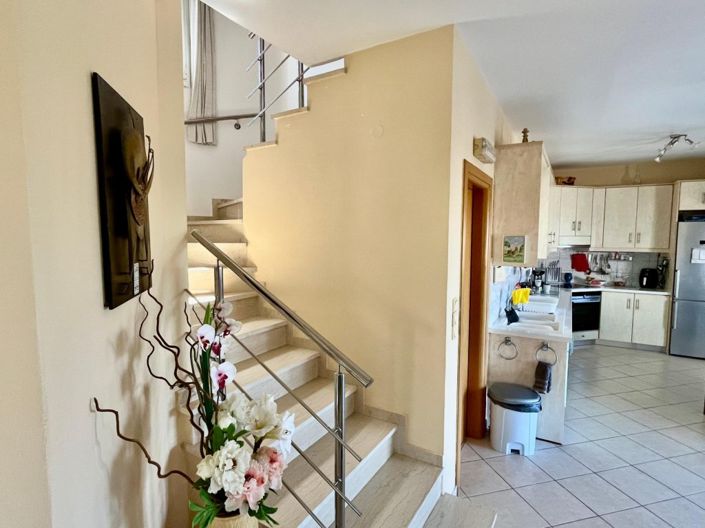 Image No.12-2 Bed House for sale