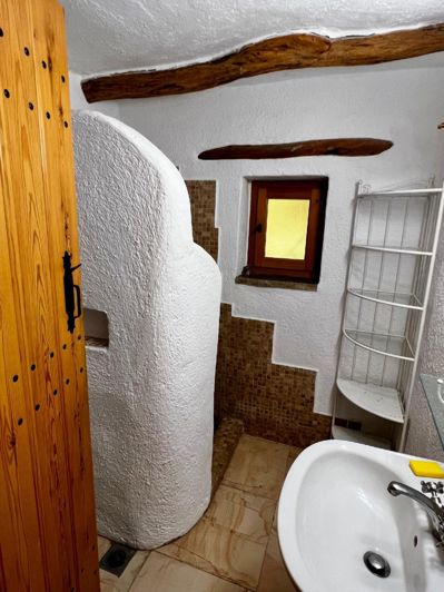 Image No.12-4 Bed House for sale