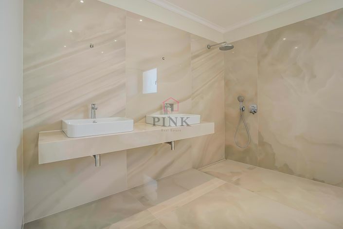 Image No.8-3 Bed Villa for sale