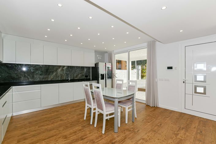 Image No.7-4 Bed Villa for sale